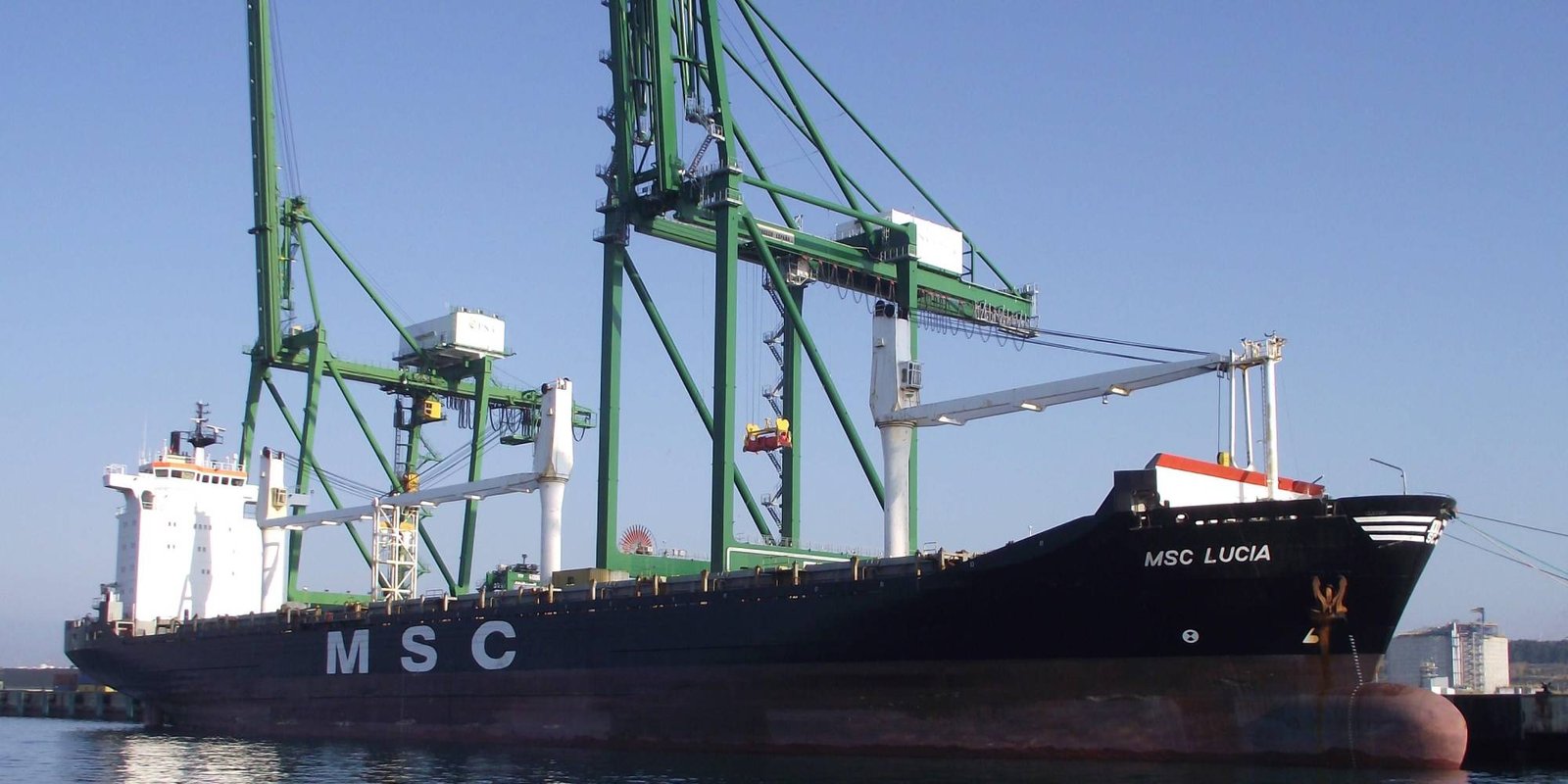 Неизвестные пытались захватить контейнеровоз MSC LUCIA