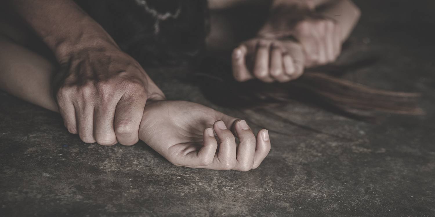 Во время первого рейса 19-летнего кадета напоил и изнасиловал стармех