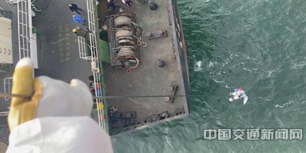 Моряк получил серьёзные ожоги при возгорании судна