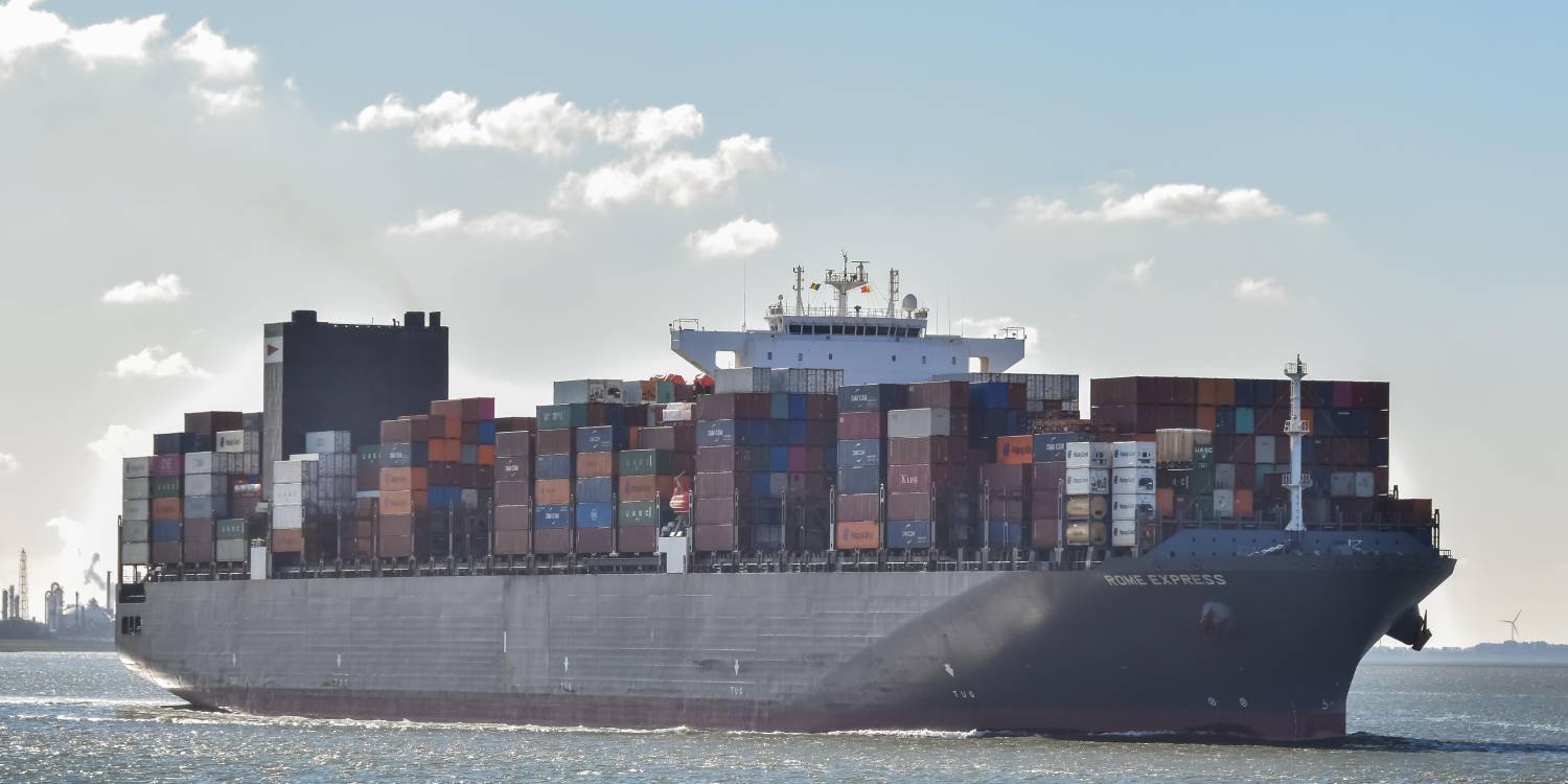 На мегаконтейнеровозе массовое заболевание экипажа: 6 моряков — в тяжелом состоянии