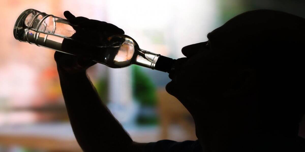 Пьяный капитан приказал экипажу выкинуть полицейских за борт