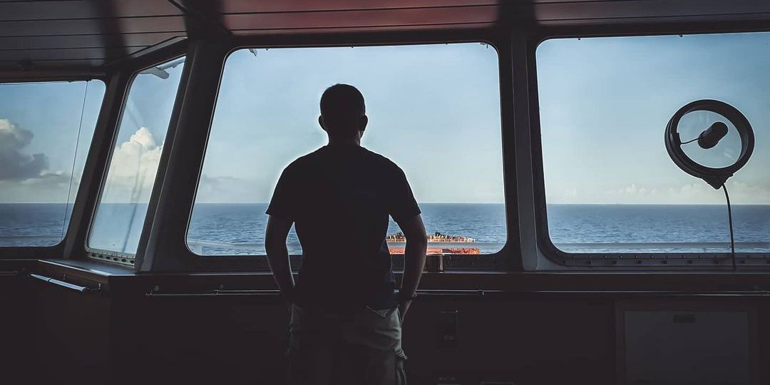 «Романтика» и «лёгкий заработок»: за что морякам платят ТАКИЕ ДЕНЬГИ? (ВИДЕО)