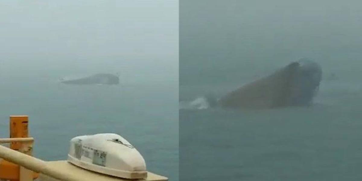 Экипаж затонувшего судна вплавь добирался до берега