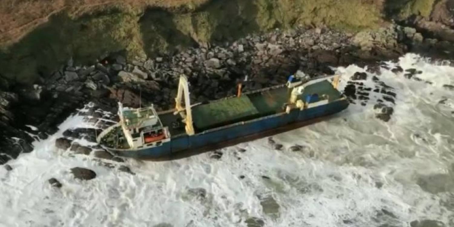 Судно-призрак с надписями на русском прибило к японским берегам