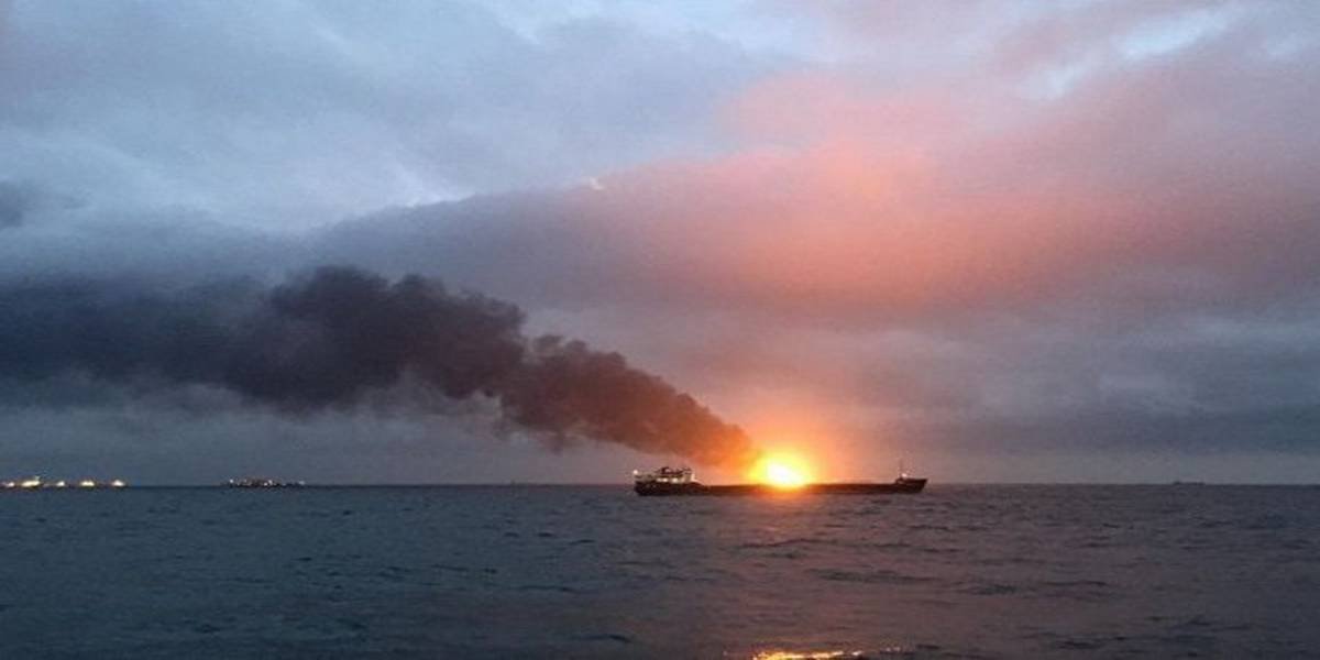 В Чёрном море загорелся танкер: на борту был российский экипаж и 700 т мазута