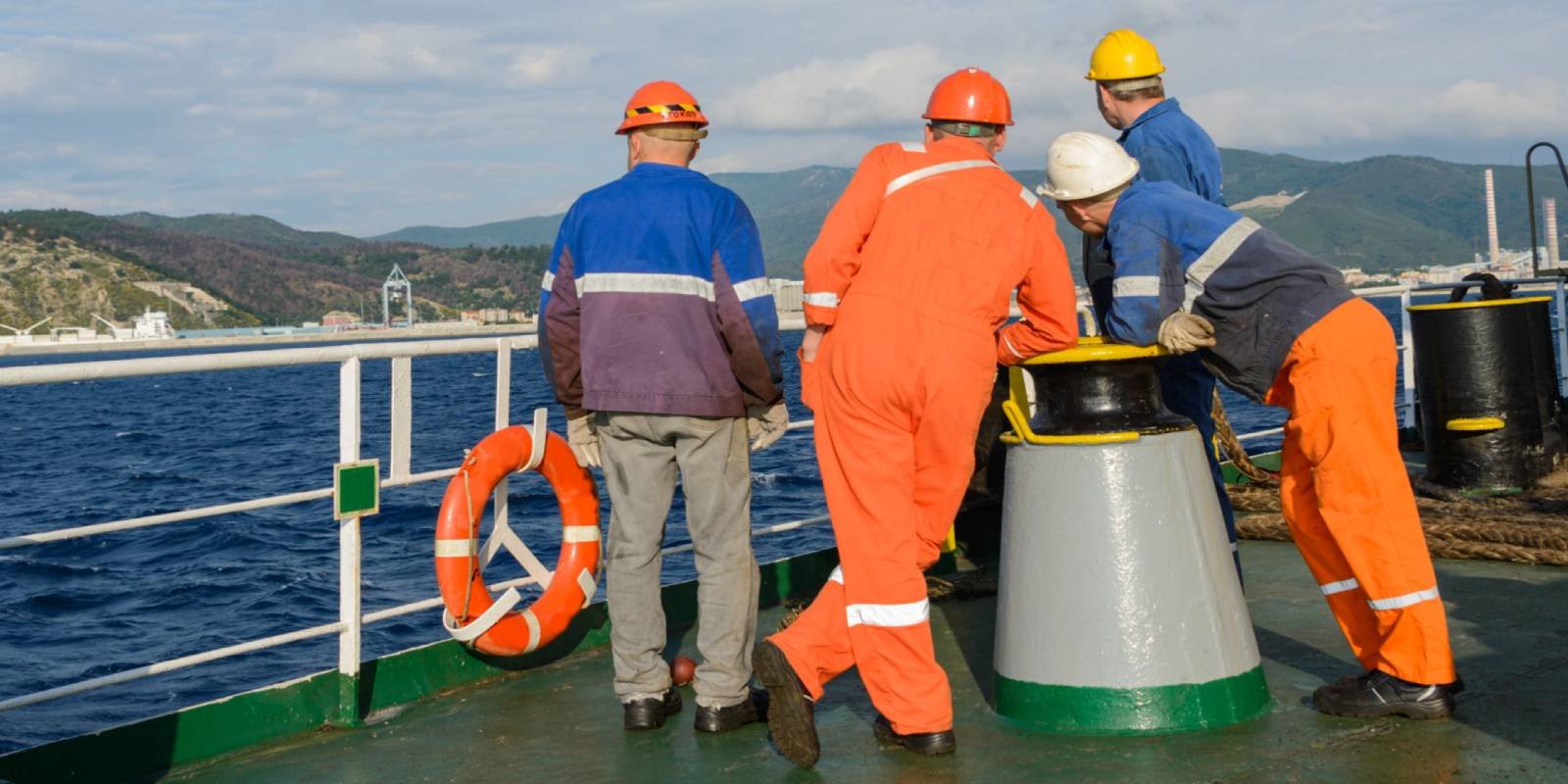 Документы украинских моряков автоматически продлили до конца 2022 года