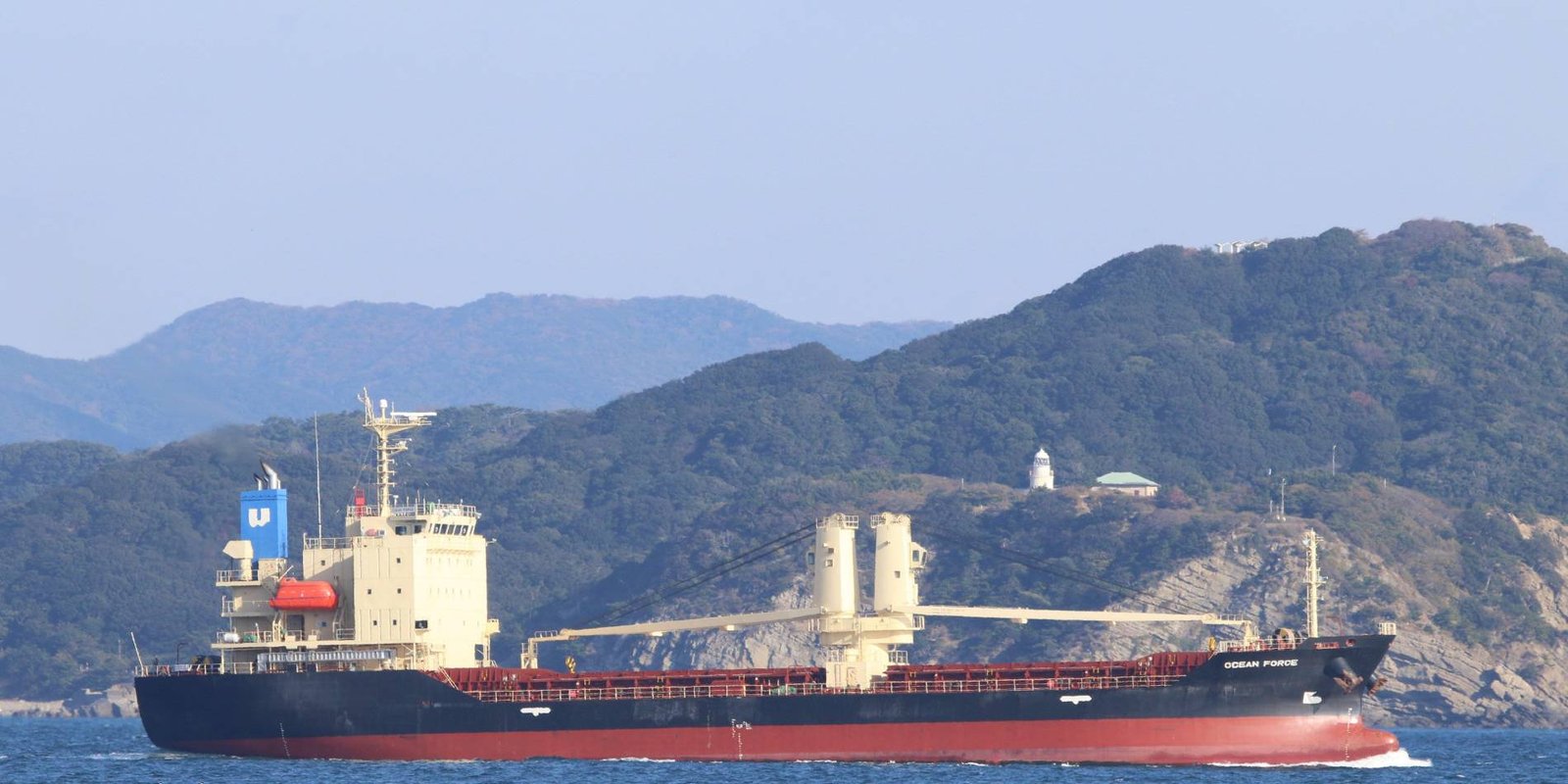 Двадцать украинских моряков выживают в сложнейших условиях на брошенном судне