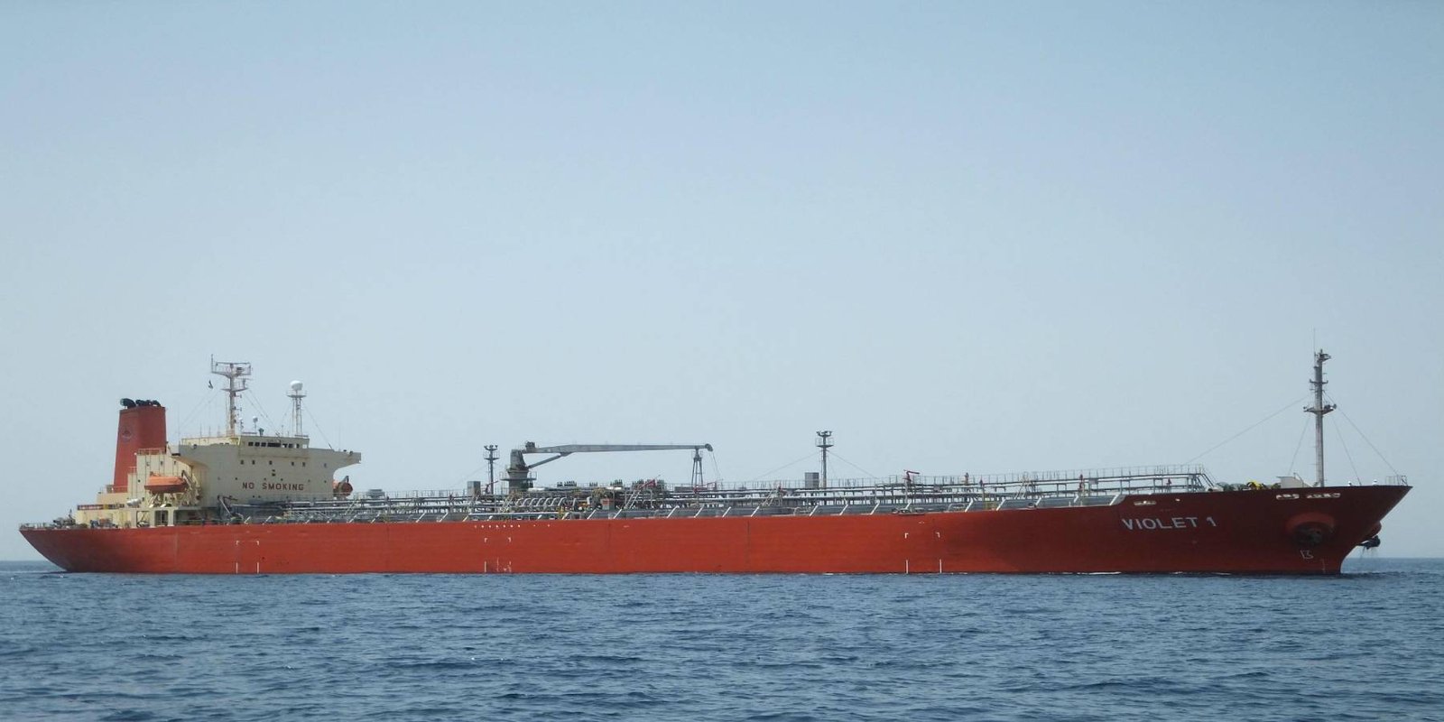 У моряка загноилась нога и поднялась температура, но спасать и списывать его отказывались