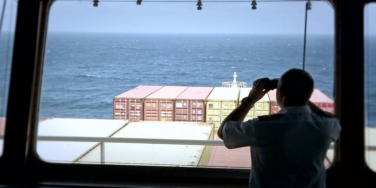 Заболеваемость бьёт рекорды, но страны «психанули» и снимают ограничения в пользу моряков