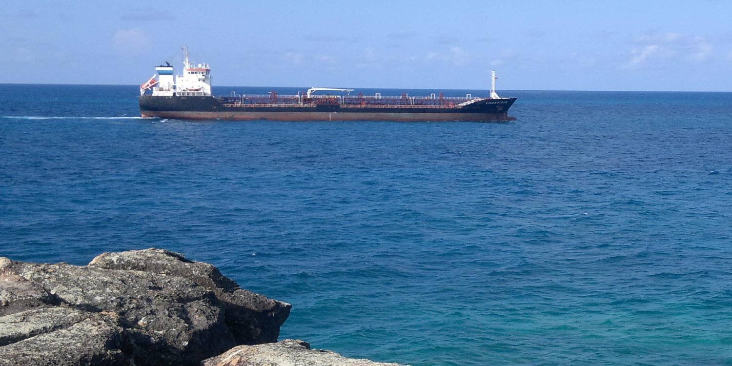 От взрыва на танкере шестеро моряков пострадали и один погиб