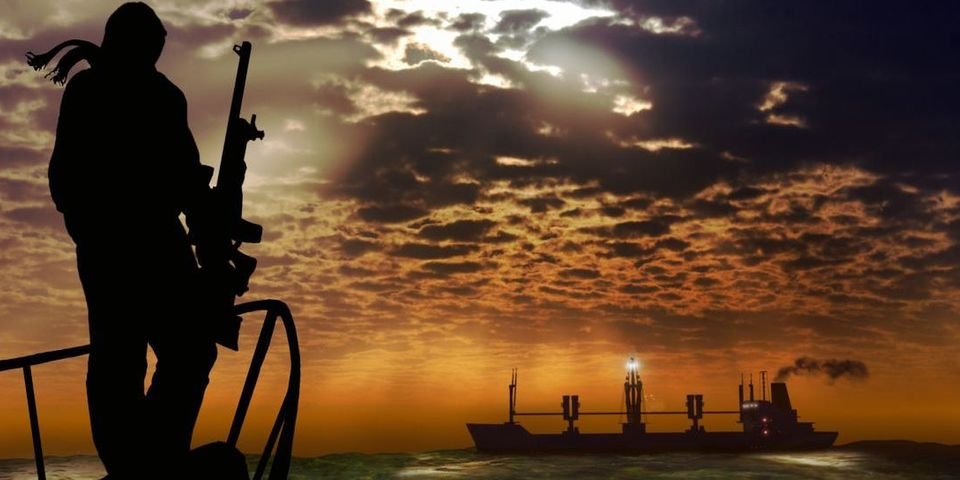 Два судна были атакованы вооруженными людьми