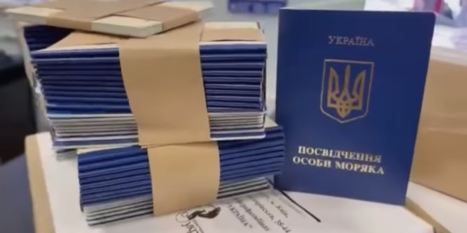 Украинским морякам перестали выдавать УЛМ