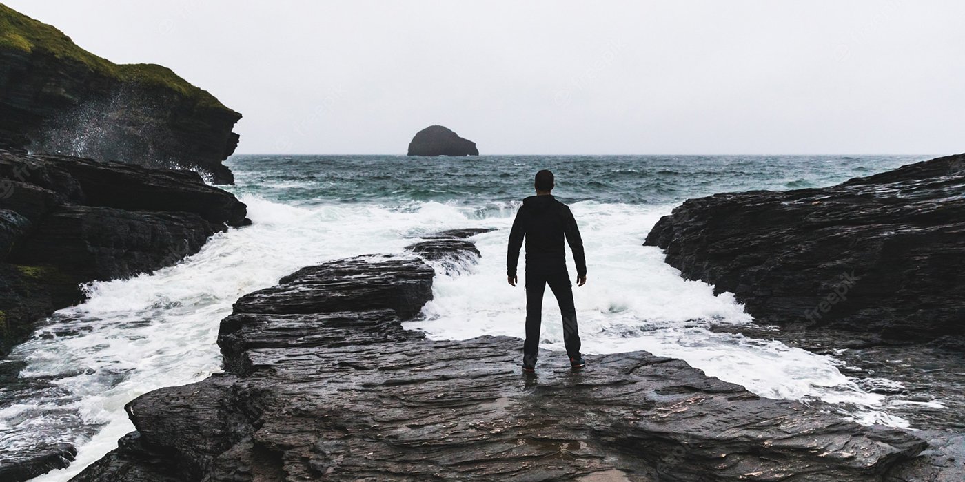 Есть вариант — выехать не всем, а доукомплектовать застрявшие в Украине суда украинскими моряками?
