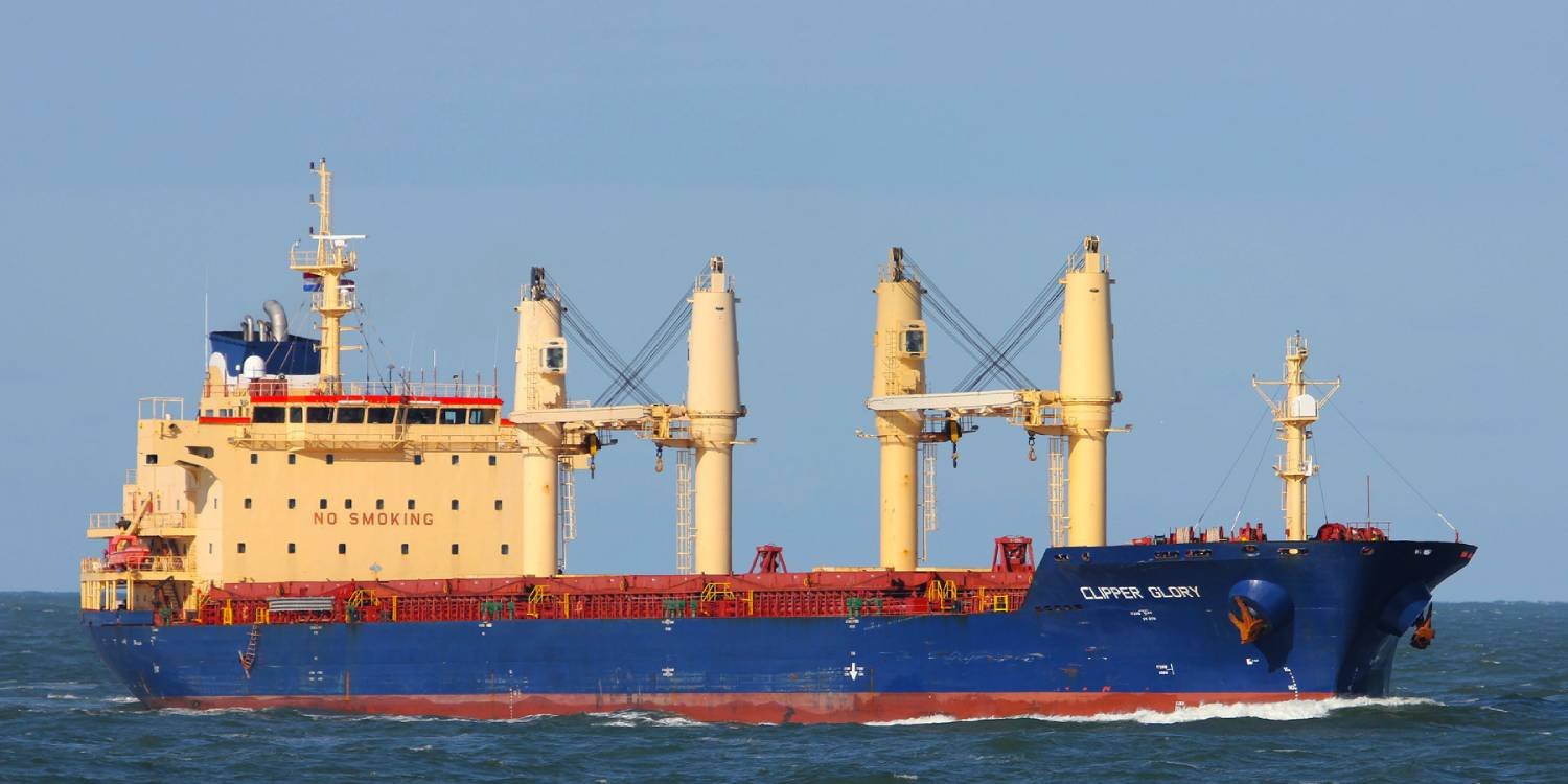 В Турции кран упал на балкер OSPREY S